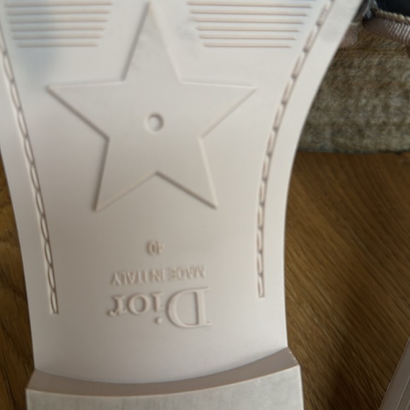 DIOR slides - Picture 10 of 13